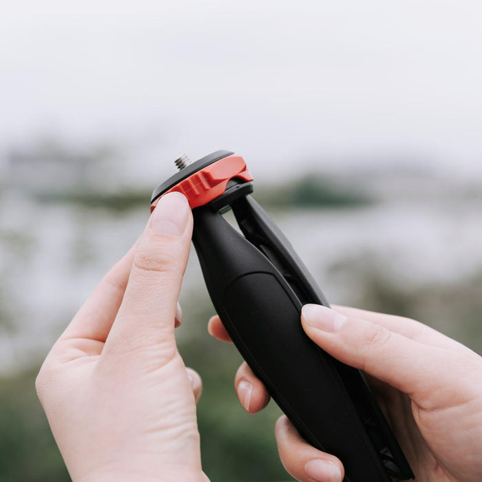 Pc203 Ylg1801C Vlogging Live Broadcast Led Selfie Light Smartphone Video Rig Handle Stabilizer Plastic Bracket Tripod Kits