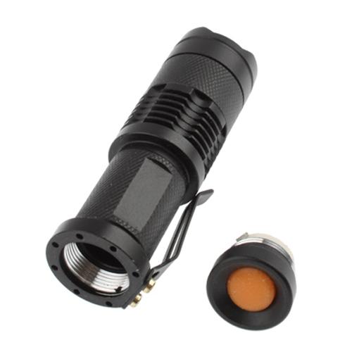 180Lm Zoom Lens Led Flashlight 1-Mode White Light With Clip