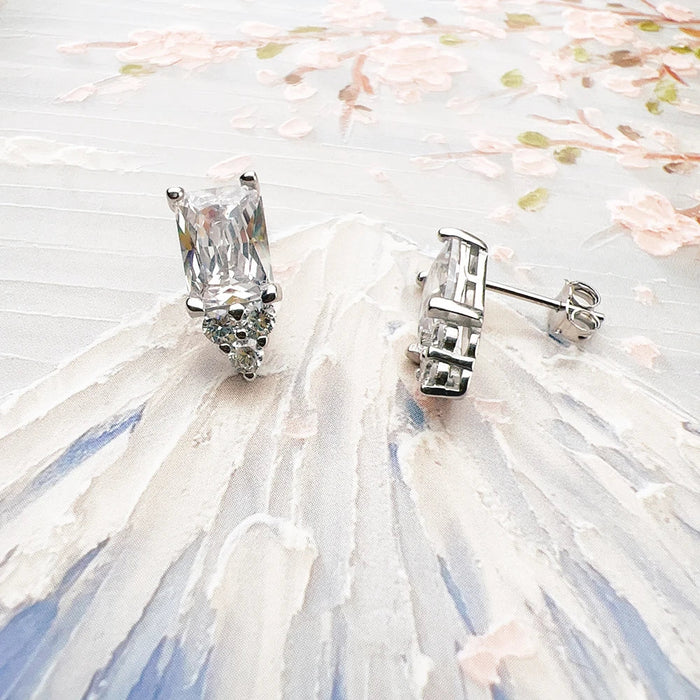 925 Sterling Silver Stylish Ear Studs For Women Elegant Design