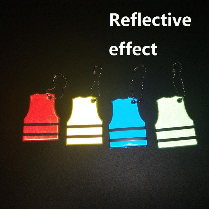 15 Pcs Vest Style Reflective Pendant Night Warning Highlight Reflective Keychain Random Colour Delivery 4.5X5.5Cm