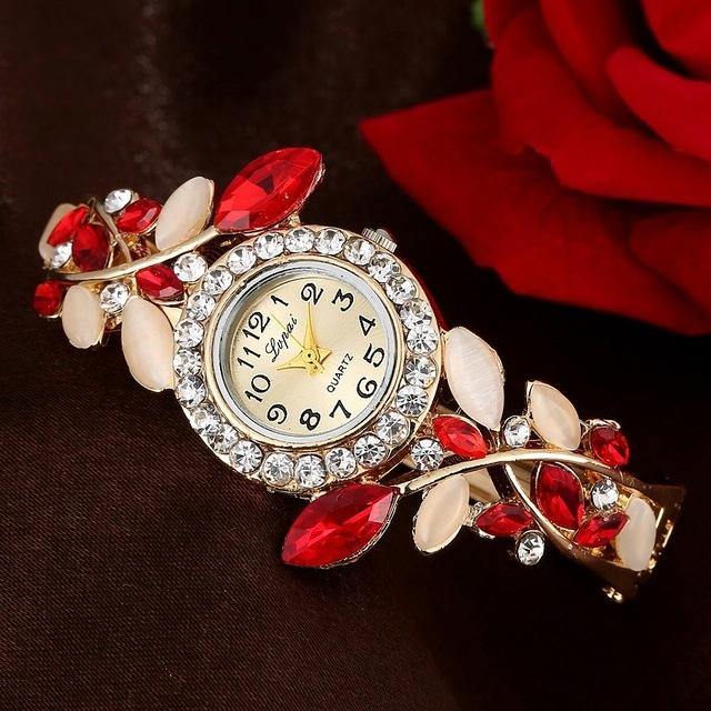 Women Retro Round Dial Diamond Petal Bracelet Quartz Watch Red