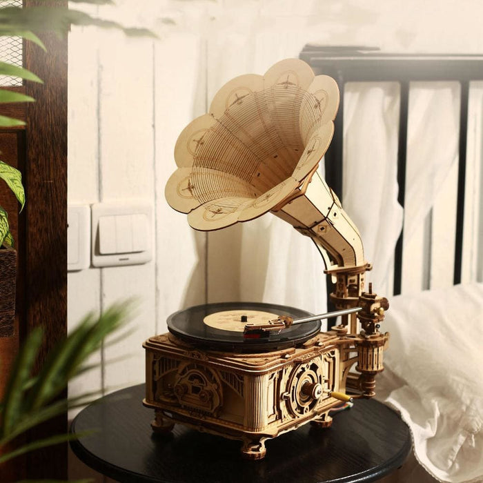 Hand Crank Classic Gramophone with Music 1:1 424pcs Wooden