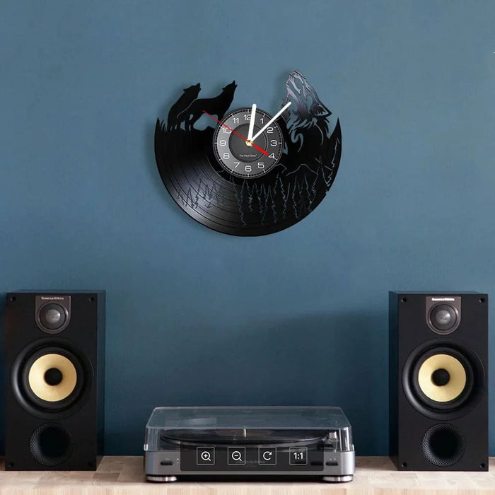 Vintage Wolf Wall Clock for Wildlife Lovers