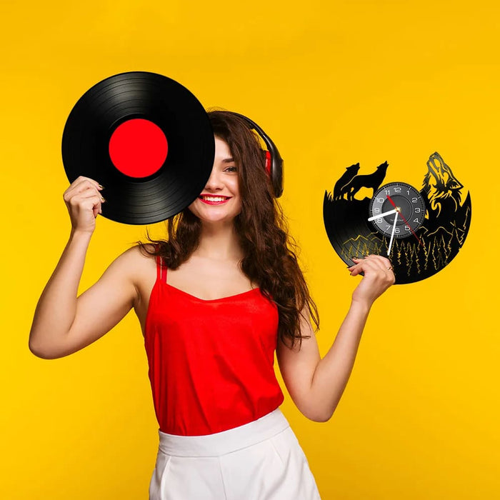 Vintage Wolf Wall Clock for Wildlife Lovers