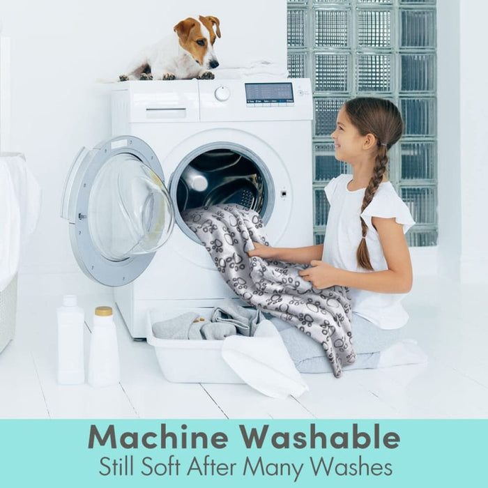 Winter Warm Flannel Fleece Soft Blanket with Cute Paw Print